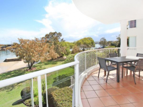 2 bedroom apartment in Parkyn Parade, the best location in town!